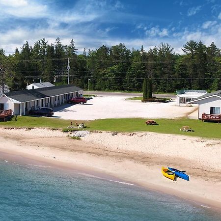 North Winds Motel Макино Сити Екстериор снимка