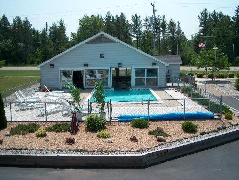 North Winds Motel Макино Сити Екстериор снимка