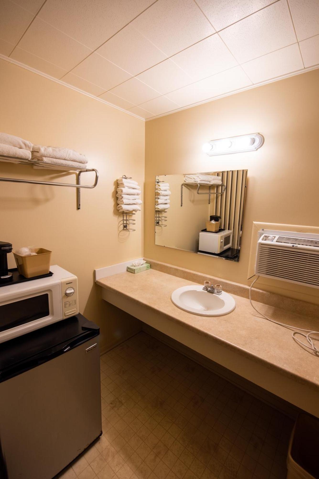 North Winds Motel Макино Сити Екстериор снимка