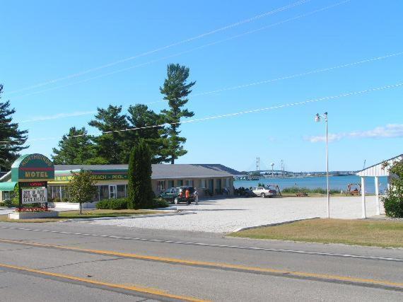 North Winds Motel Макино Сити Екстериор снимка