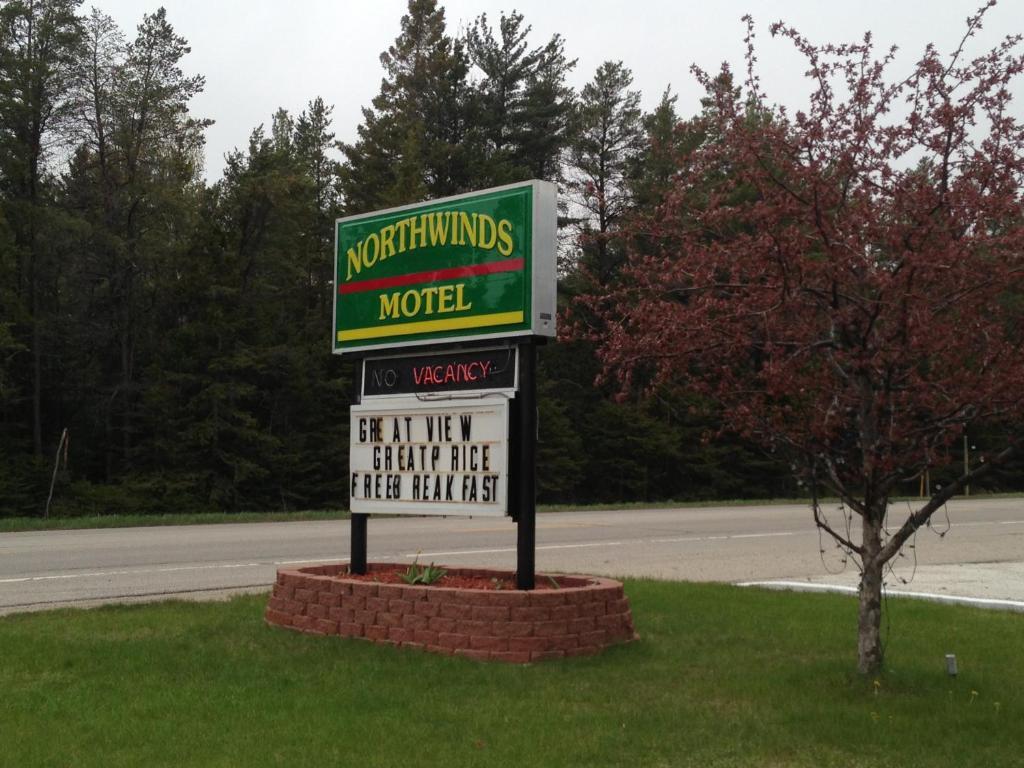 North Winds Motel Макино Сити Екстериор снимка