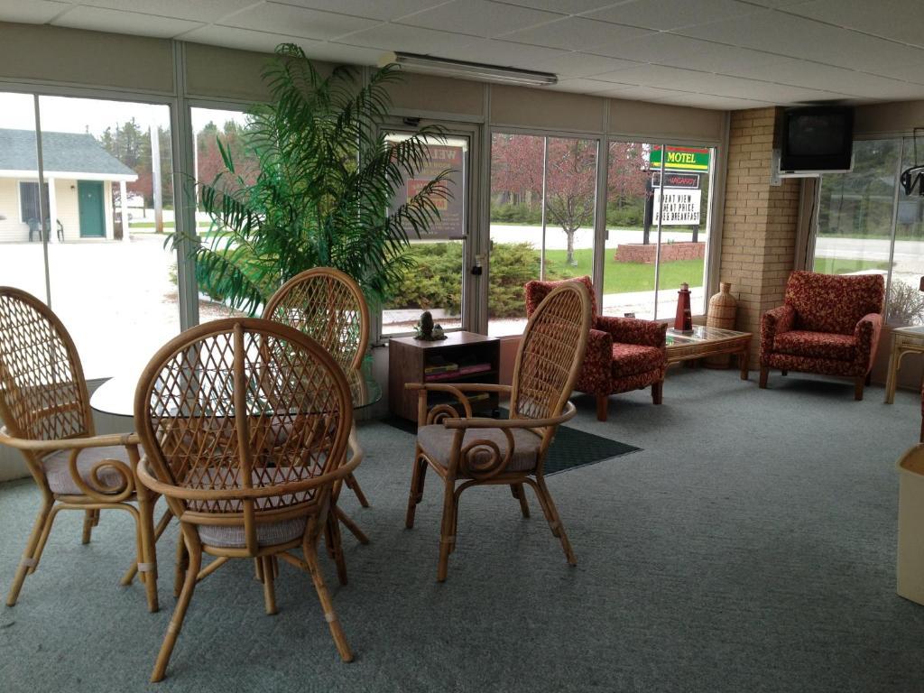 North Winds Motel Макино Сити Екстериор снимка