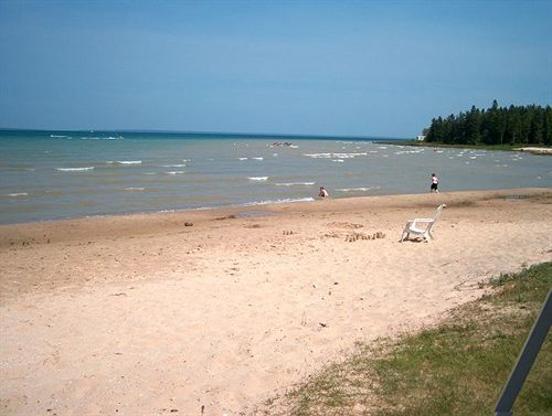 North Winds Motel Макино Сити Екстериор снимка